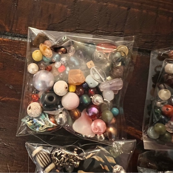 6 Bundles of Assorted Beads - Picture 2 of 7